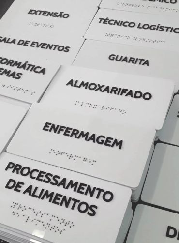 placa em braille personalizada